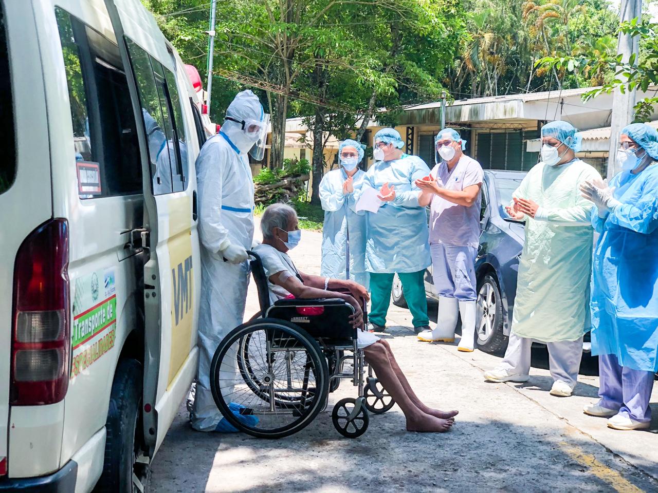 2 adultos mayores entre los 6 nuevos pacientes recuperados de COVID19 del Hospital Saldaña 2-adultos-mayores-entre-los-6-nuevos-pacientes-recuperados-de-covid19-del-hospital-saldana